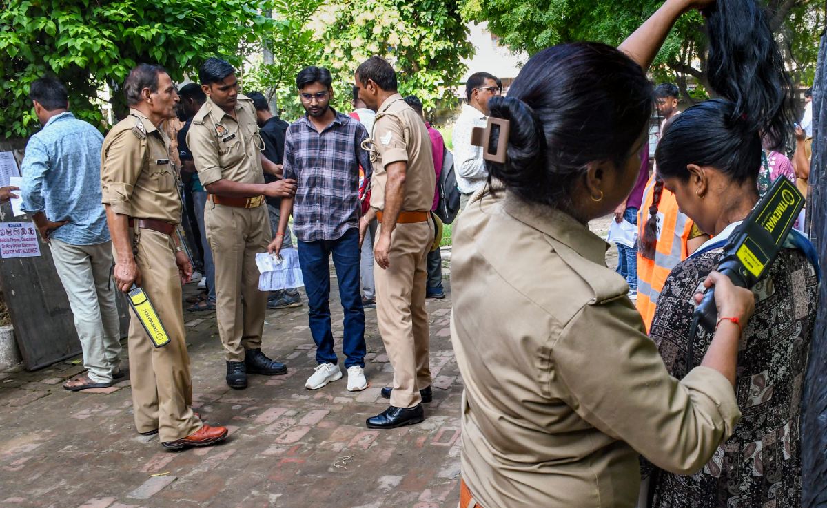 UP PET पहले दिन की परीक्षा में पूछे गए थे ऐसे सवाल, क्या आपको आता है इसका आंसर?