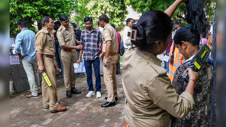 UP PET पहले दिन की परीक्षा में पूछे गए थे ऐसे सवाल, क्या आपको आता है इसका आंसर? UP PET पहले दिन की परीक्षा में पूछे गए थे ऐसे सवाल, क्या आपको आता है इसका आंसर?