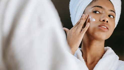 टॉप 5 skin care products जो त्वचा को हाइड्रेट और चमकदार बनाने के लिए है बेस्ट