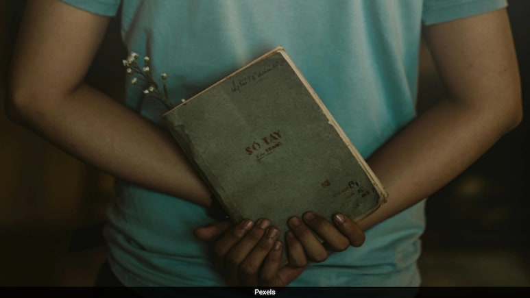 "Study Hard, Marry Rich Girl, Use Multani Mitti": BTech Student's 10-Year Plan Goes Viral "Study Hard, Marry Rich Girl, Use Multani Mitti": BTech Student's 10-Year Plan Goes Viral