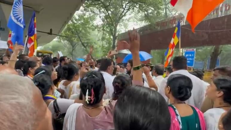 Mumbai University : मुंबई विद्यापीठात ‘अल्पसंख्याक’ विद्यार्थ्यावर हल्ला; प्रशासनाविरोधात तीव्र निदर्शने