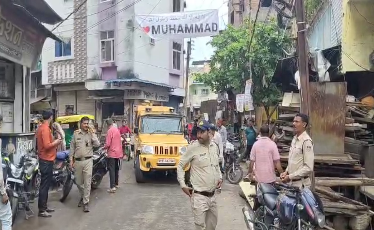'I Love Muhammad' Row: उज्जैन में फिर लगाया गया 'आई लव मोहम्मद' बैनर, पुलिस ने लिया ये एक्शन