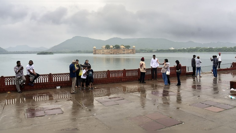 Weather Alert: राजस्‍थान में मौसम ने ली करवट, बार‍िश से ग‍िरा तापमान; नया अलर्ट