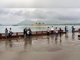 Weather Alert: राजस्थान में मौसम ने ली करवट, बारिश से गिरा तापमान; नया अलर्ट Weather Alert: राजस्थान में मौसम ने ली करवट, बारिश से गिरा तापमान; नया अलर्ट