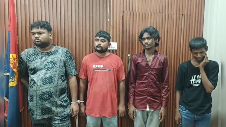 गणेश पंडाल से बुलाकर जिगरी दोस्त ने किया सिर धड़ से अलग, बहन से प्रेम करने की खौफनाक सजा गणेश पंडाल से बुलाकर जिगरी दोस्त ने किया सिर धड़ से अलग, बहन से प्रेम करने की खौफनाक सजा