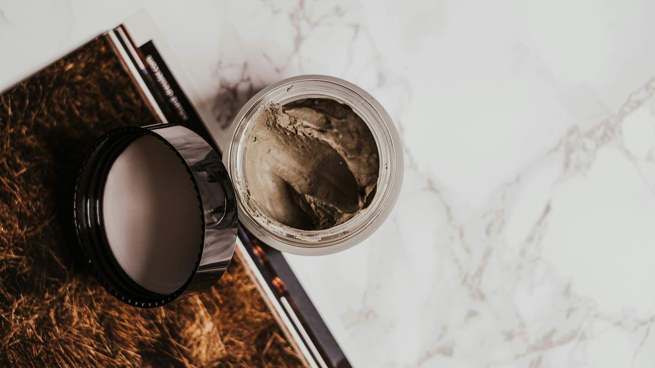 Get clay mask for face to hydrate your skin in this season