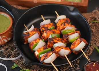 7 Spicy Snacks Recipes: Chicken 65, Chilli Chicken, Paneer Tikka & More Evening Snacks Recipes 7 Spicy Snacks Recipes: Chicken 65, Chilli Chicken, Paneer Tikka & More Evening Snacks Recipes