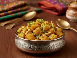 5 Easy Tips To Make Aloo Gobhi That Is Never Mushy 5 Easy Tips To Make Aloo Gobhi That Is Never Mushy