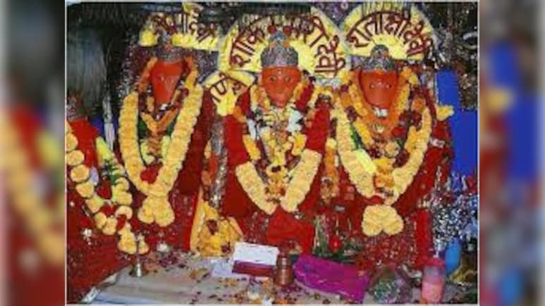 नवरात्र में मां शाकुंभरी देवी के दरबार में आस्था का महासंगम, माता के दर्शन को लग रहा भक्तों का तांता