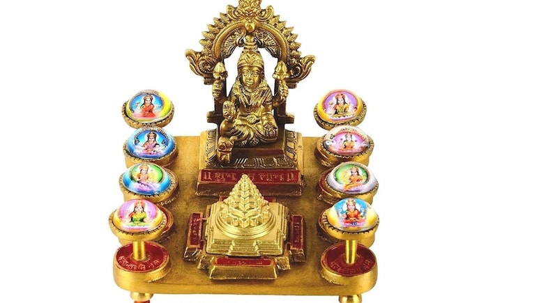 नवरात्रि 2025: पूजा स्थल को बनाएं और भी दिव्य, माता रानी के लिए चुनें ये खूबसूरत चौकी
