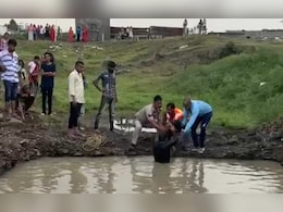 Indore News: पानी से भरे गड्ढे में डूबे तीन बच्चे, सगे-भाई बहन की मौत से ग्रामीणों में मातम