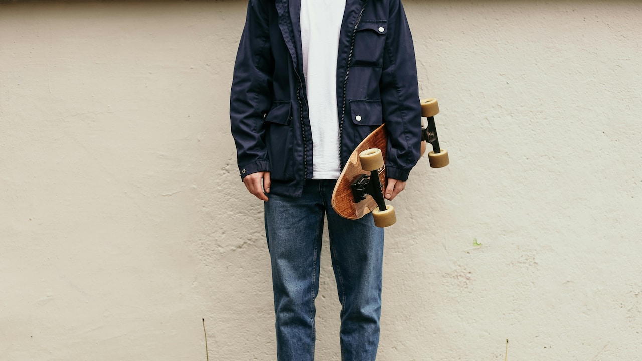 Experience the comfort of your dreams with these stylish denim jeans from Amazon