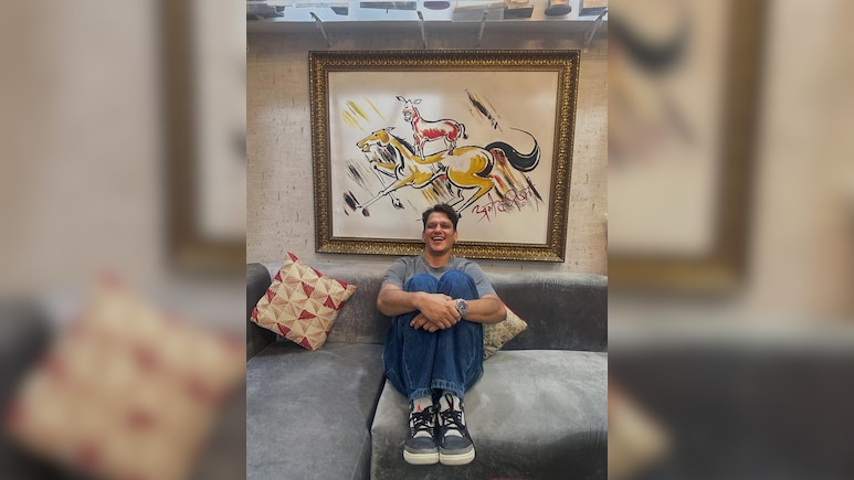 विजय वर्मा घर लाए 'मजनू भाई' की आइकॉनिक पेंटिंग, फैंस के आए मजेदार रिएक्शन, बोले- मैं कला का पारखी हूं