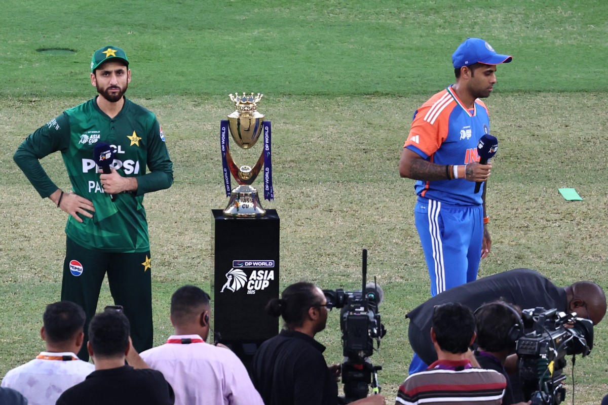 Suryakumar Ignores Pakistan Captain Again, Skips Pre-Final Captain's Shoot