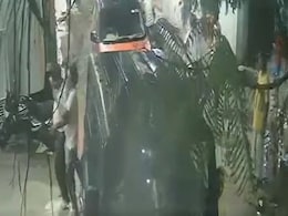 ग्रेटर नोएडा वेस्ट में पहले की युवक की पिटाई, फिर बाइक चढ़ाई, जानिए क्या है मामला ग्रेटर नोएडा वेस्ट में पहले की युवक की पिटाई, फिर बाइक चढ़ाई, जानिए क्या है मामला