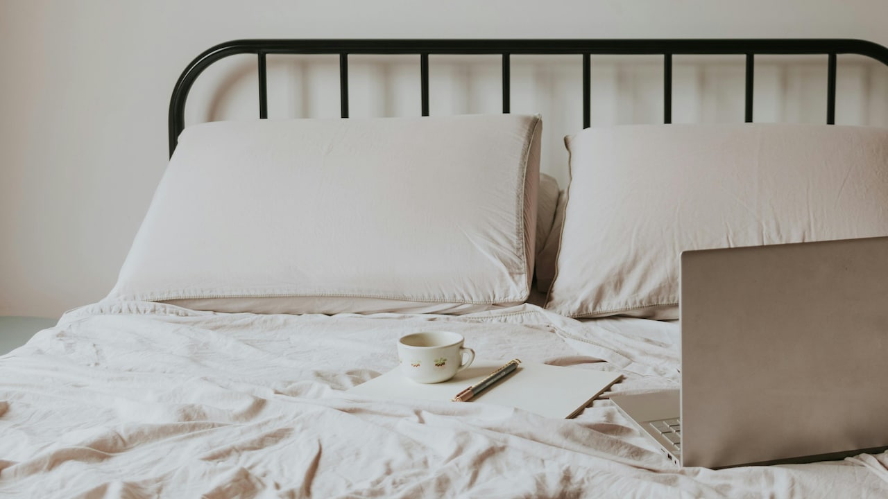 How to choose the right bed frame for your room