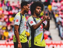 Borussia Dortmund Beat Mainz To Keep Pace With Bayern Munich In Bundesliga; Eintracht Frankfurt Win 6-4 Thriller