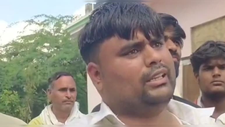 प्रार्थना सभा में धर्मांतरण का खेल? सूचना पर पहुंचे बजरंग दल ने लगाए जय श्रीराम के नारे; भाग न‍िकला आयोजक