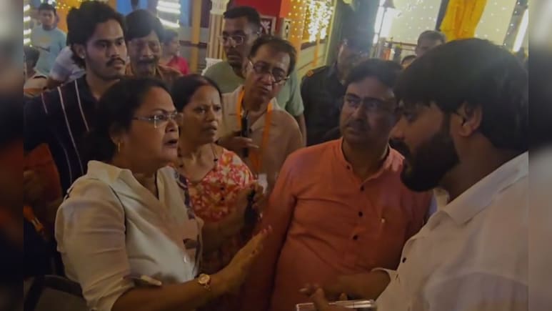Indore News: इंदौर में बंगाली क्लब पर हिंदू जागरण मंच का हंगामा, आस्था से खिलवाड़ करने का आरोप