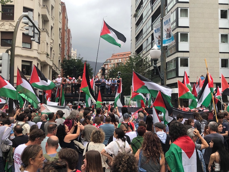 Protests Against Israeli Team Divide 'Vuelta A Espana' And Scare Riders