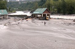 Flash Floods Destroy Himachal's Largest Apple Market In Kullu Flash Floods Destroy Himachal's Largest Apple Market In Kullu