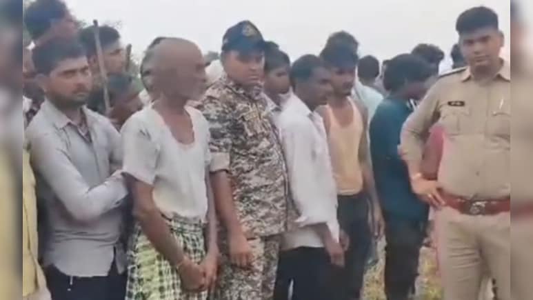 Chhatarpur News: छतरपुर में दर्दनाक हादसा: चट्टान की चपेट में आईं दो बहनें, एक की मौत, दूसरी गंभीर घायल 