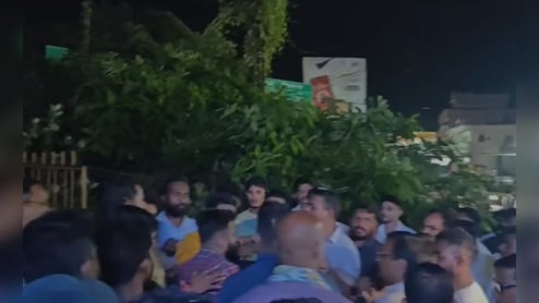 BJP के नेता और युवक के बीच हुआ विवाद, देर रात समर्थकों ने RSS कार्यकर्ता के घर पर पहुंचकर किया हंगामा
