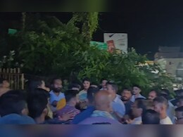 BJP के नेता और युवक के बीच हुआ विवाद, देर रात समर्थकों ने RSS कार्यकर्ता के घर पर पहुंचकर किया हंगामा BJP के नेता और युवक के बीच हुआ विवाद, देर रात समर्थकों ने RSS कार्यकर्ता के घर पर पहुंचकर किया हंगामा