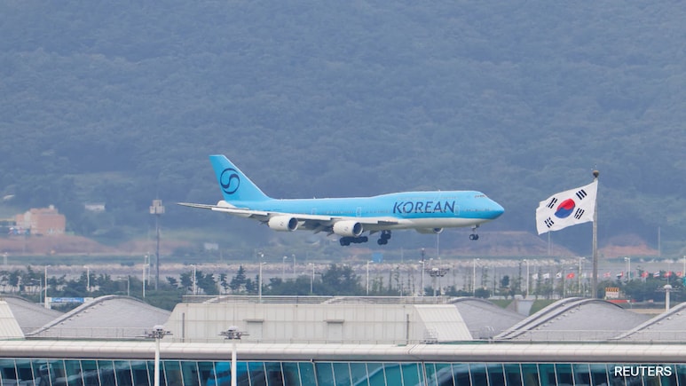 300 South Korean Workers Return Home After US Immigration Crackdown 300 South Korean Workers Return Home After US Immigration Crackdown