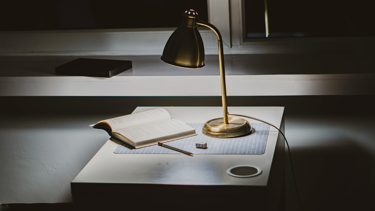 Pick eye-friendly desk lamps for work and studying 