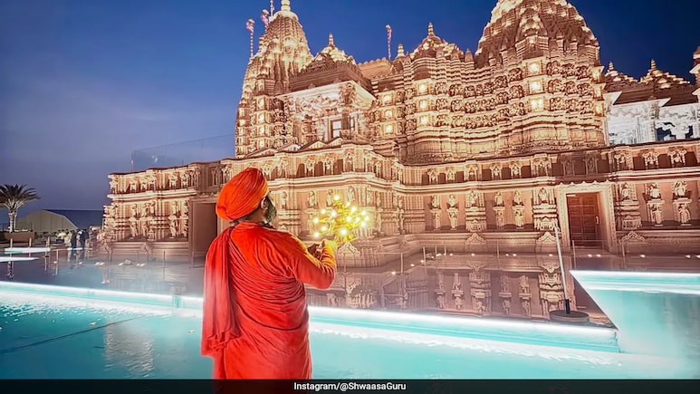 "Ganga Aarti In UAE": Indian Man Stunned By Abu Dhabi's Hindu Temple "Ganga Aarti In UAE": Indian Man Stunned By Abu Dhabi's Hindu Temple