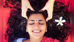 Hair Growth Tips: केसांच्या वाढीसाठी कोणते तेल लावावे? हर्बल तेल आणि नारळ तेलात फरक काय?