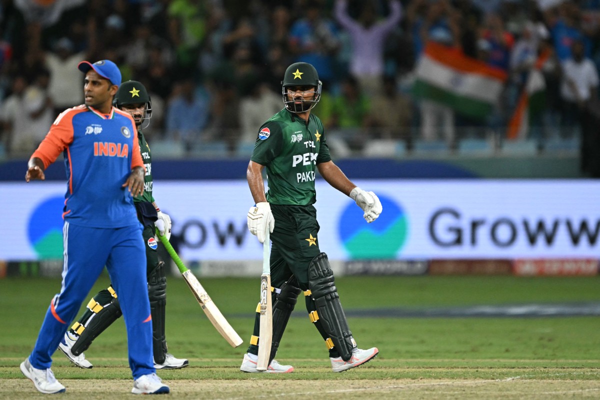 India vs Pakistan: Kuldeep Drops Sitter; Fakhar Zaman Fumes Over Dismissal