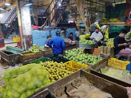 Navi Mumbai APMC Market: फडक्यात हात, शेतकऱ्यांचा घात; नवी मुंबईतील व्यापारी करतायत पिळवणूक Navi Mumbai APMC Market: फडक्यात हात, शेतकऱ्यांचा घात; नवी मुंबईतील व्यापारी करतायत पिळवणूक