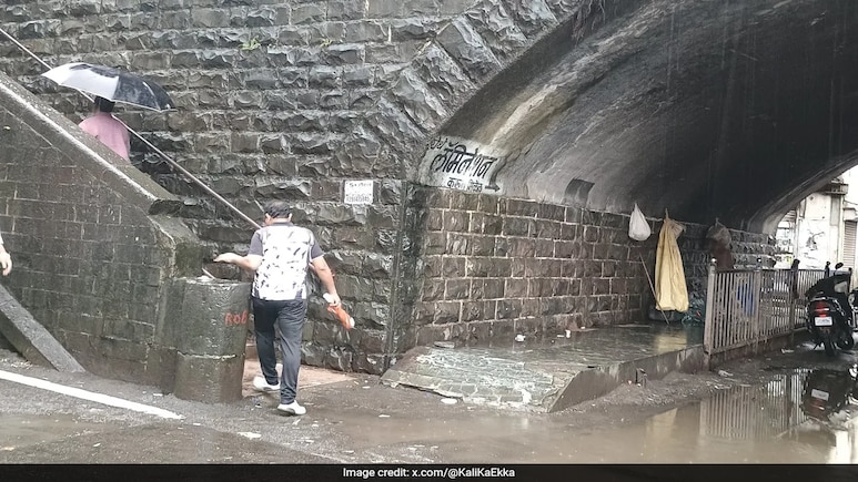 Demolition Of Mumbai's Century-Old Elphinstone Bridge Begins, Traffic Advisory Issued Demolition Of Mumbai's Century-Old Elphinstone Bridge Begins, Traffic Advisory Issued