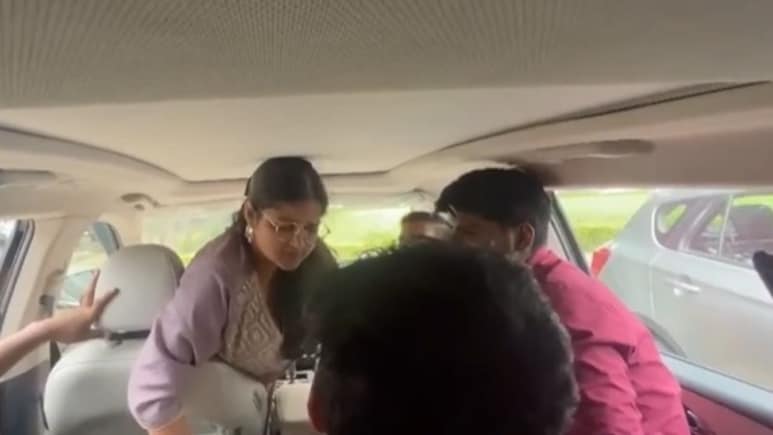 'हात खाली कर’! 100 सेकंदांत 60 थप्पड; कॉलेज कॅम्पसमधील मारहाणीचा Video Viral 'हात खाली कर’! 100 सेकंदांत 60 थप्पड; कॉलेज कॅम्पसमधील मारहाणीचा Video Viral
