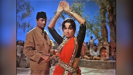 When Waheeda Rehman Was Asked To Kiss The Hood Of A Snake During <i>Guide</i> Shoot