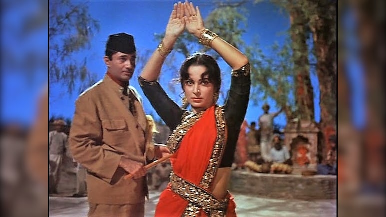 When Waheeda Rehman Was Asked To Kiss The Hood Of A Snake During <i>Guide</i> Shoot