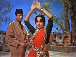 When Waheeda Rehman Was Asked To Kiss The Hood Of A Snake During <i>Guide</i> Shoot When Waheeda Rehman Was Asked To Kiss The Hood Of A Snake During <i>Guide</i> Shoot
