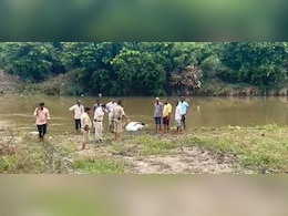 दो दिन बाद मिला SI का शव, महिला कॉन्स्टेबल का सुराग नहीं, 3 किमी दूर मिला कार का बंपर दो दिन बाद मिला SI का शव, महिला कॉन्स्टेबल का सुराग नहीं, 3 किमी दूर मिला कार का बंपर