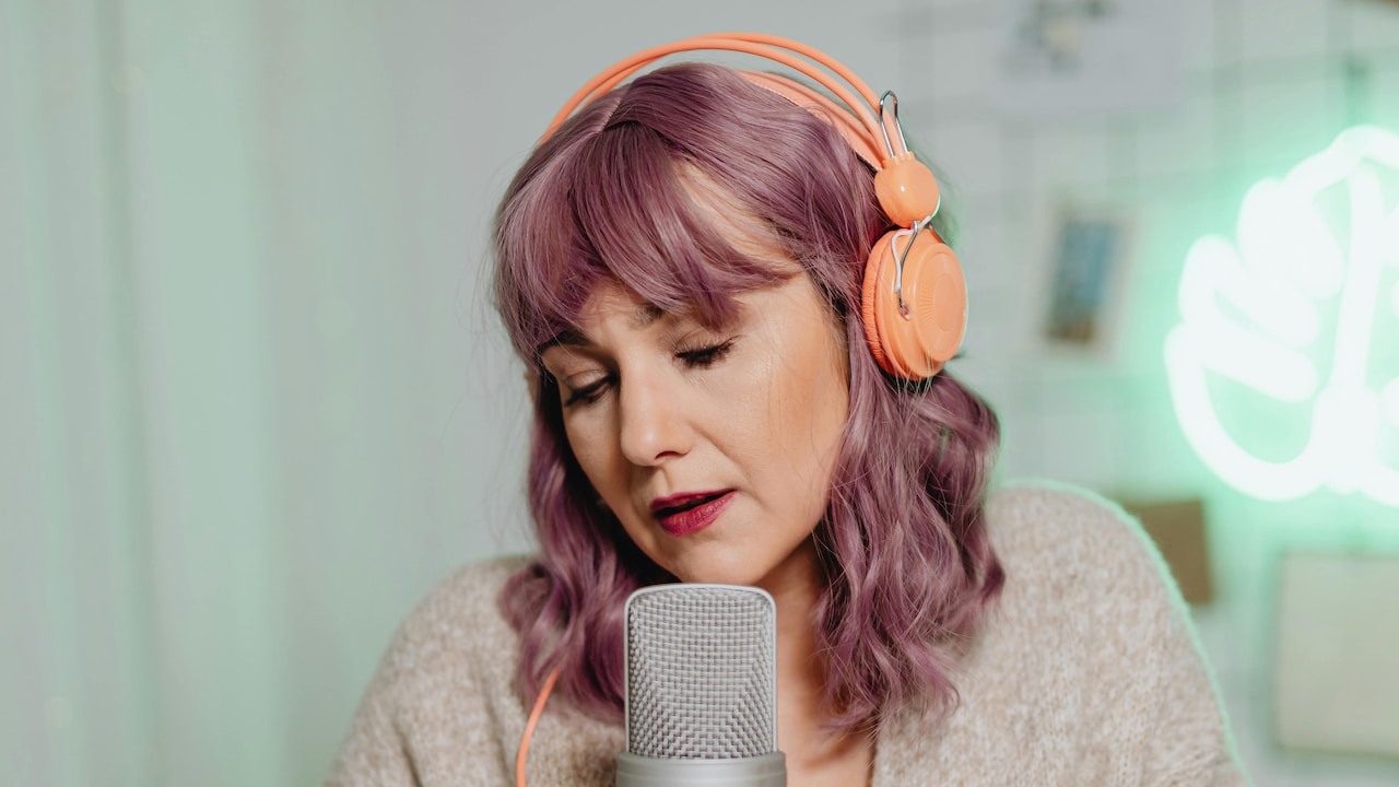 Are you ready to record like a pro? Check these 5 podcast essentials