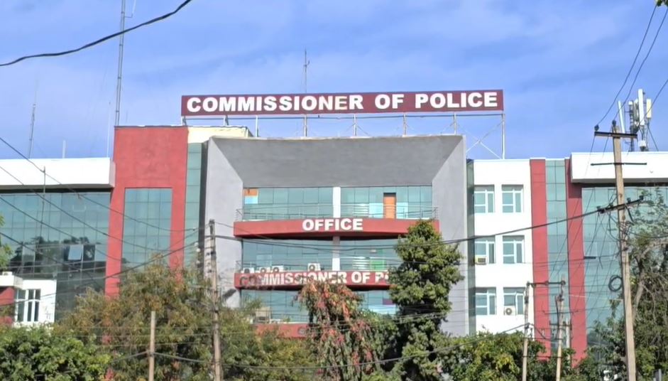 गुरुग्राम: हनीट्रैप में फंसाकर बुजुर्ग से की 10 लाख रुपये की मांग, पुलिस ने दो महिलाओं को किया गिरफ्तार