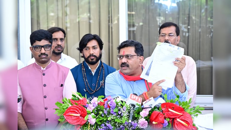 रायपुर के एक मकान में मिले 350 वोटर्स, अब छत्तीसगढ़ के डिप्टी सीएम विजय शर्मा ने उठाया वोट चोरी का मुद्दा रायपुर के एक मकान में मिले 350 वोटर्स, अब छत्तीसगढ़ के डिप्टी सीएम विजय शर्मा ने उठाया वोट चोरी का मुद्दा