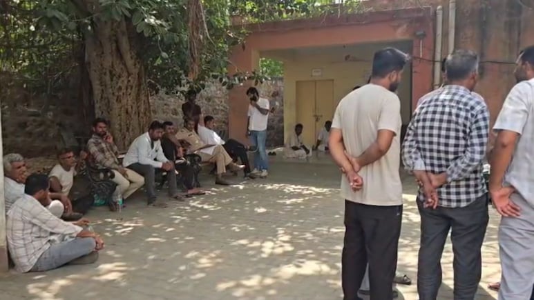बाड़मेर: हिरण का शिकार... शिकारियों ने युवक पर किया हमला; अस्पताल में इलाज के दौरान मौत बाड़मेर: हिरण का शिकार... शिकारियों ने युवक पर किया हमला; अस्पताल में इलाज के दौरान मौत