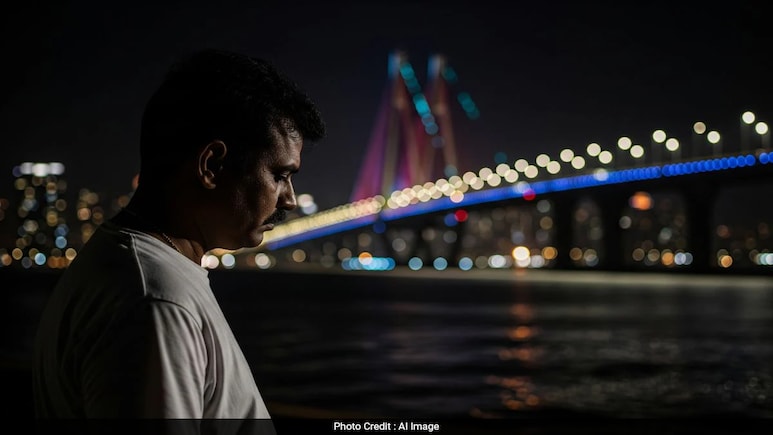 Mumbai News : 'आई गं, साप चावला' म्हणत कॅबमधून उतरला अन् थेट वांद्रे सी लिंकवरुन मारली उडी, नेमकं काय घडलं? Mumbai News : 'आई गं, साप चावला' म्हणत कॅबमधून उतरला अन् थेट वांद्रे सी लिंकवरुन मारली उडी, नेमकं काय घडलं?