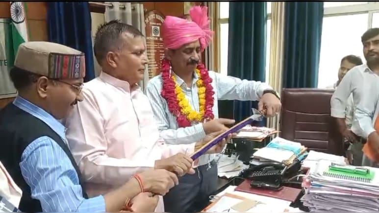 भिंड में विधायक बनाम अधिकारी की 'जंग' में कलेक्टर ने निकाल ली 'तलवार' !