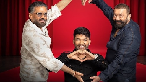 कपिल शर्मा के शो में पत्नी और गर्लफ्रेंड के साथ पहुंचा फैन, संजय दत्त हुए शॉक्ड, बोले- हमें भी सिखा दो...