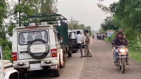जंगल की जमीन के लिए भिड़े दो समुदाय, जमकर चले तीर कमान, पुलिस भी जान छुड़ाकर भागी