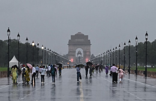 Delhi-NCR Weather today LIVE Update : दिल्ली-एनसीआर में बारिश का कोहराम, उफान पर यमुना, मंडरा रहा बाढ़ का खतरा