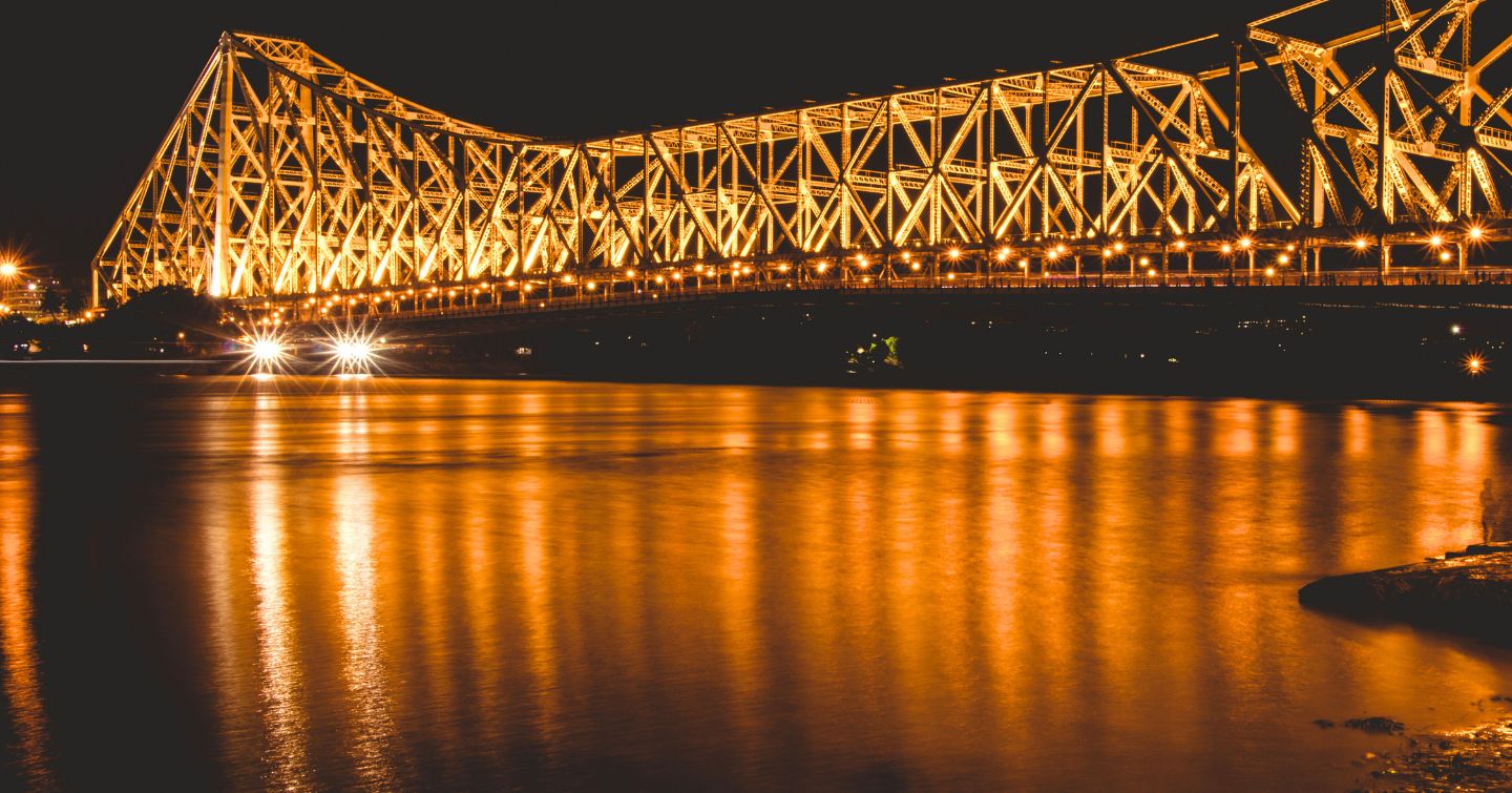 Severe Air Pollution Crisis in Kolkata and Howrah Following Kali Puja Celebrations: AQI Reaches Dangerous Levels